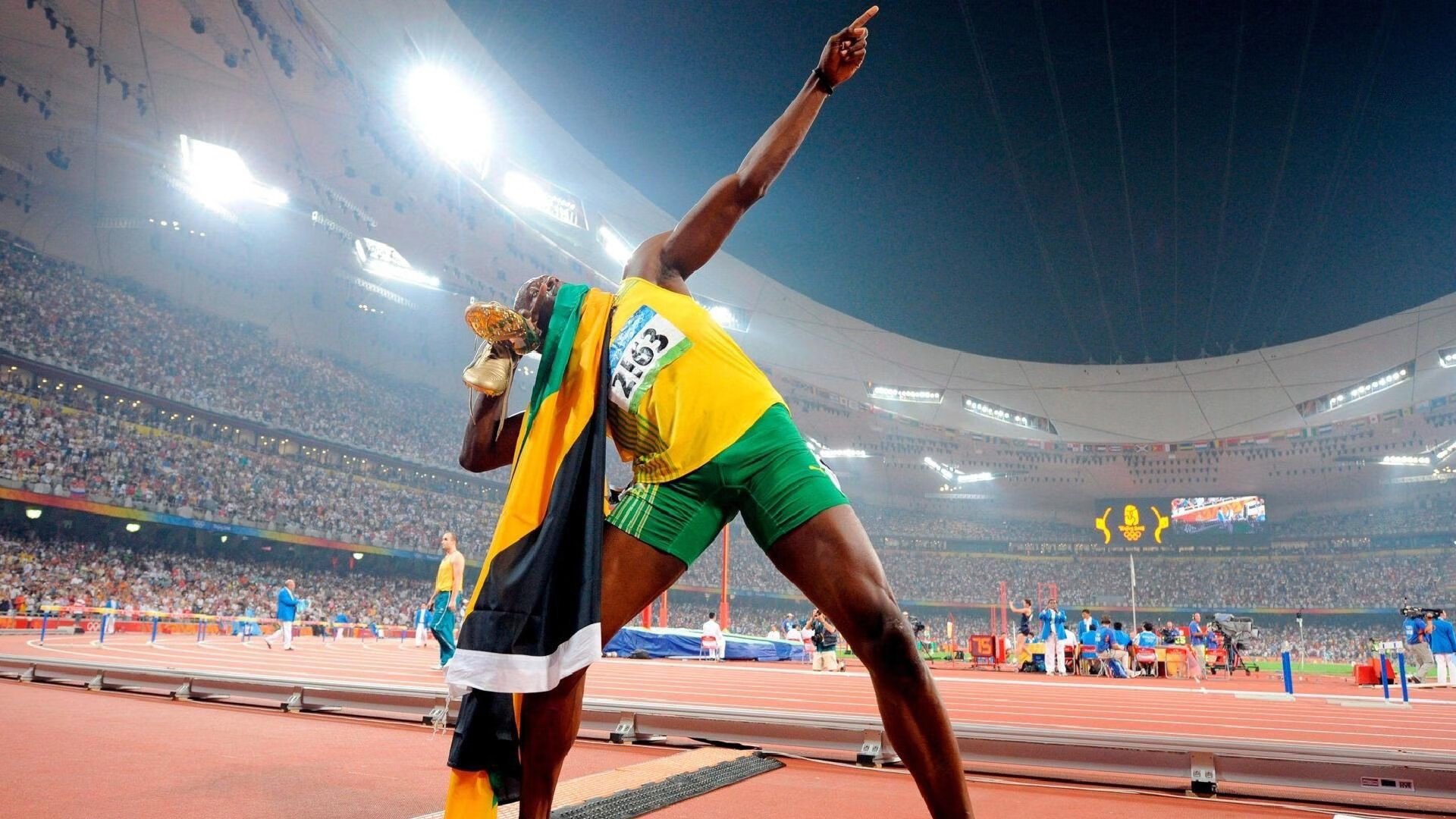 NBA总决赛激战正酣,勇士队逆转取胜扳平大比分